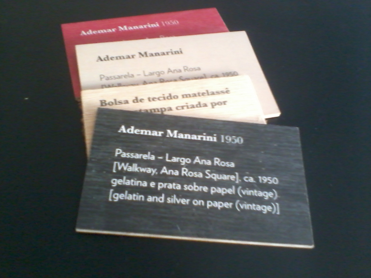 "impressão UV -  comunicação visual - obra de arte - museu - legenda -  obra"